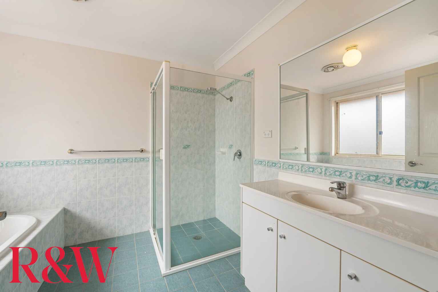 36 Governors Way Macquarie Links