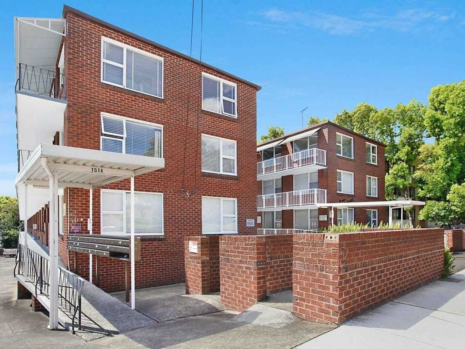 9/151a Smith Street Summer Hill