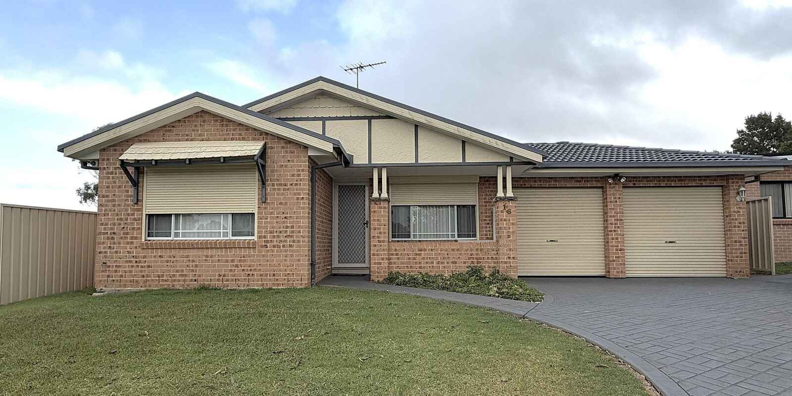 16 Woylie Place St Helens Park