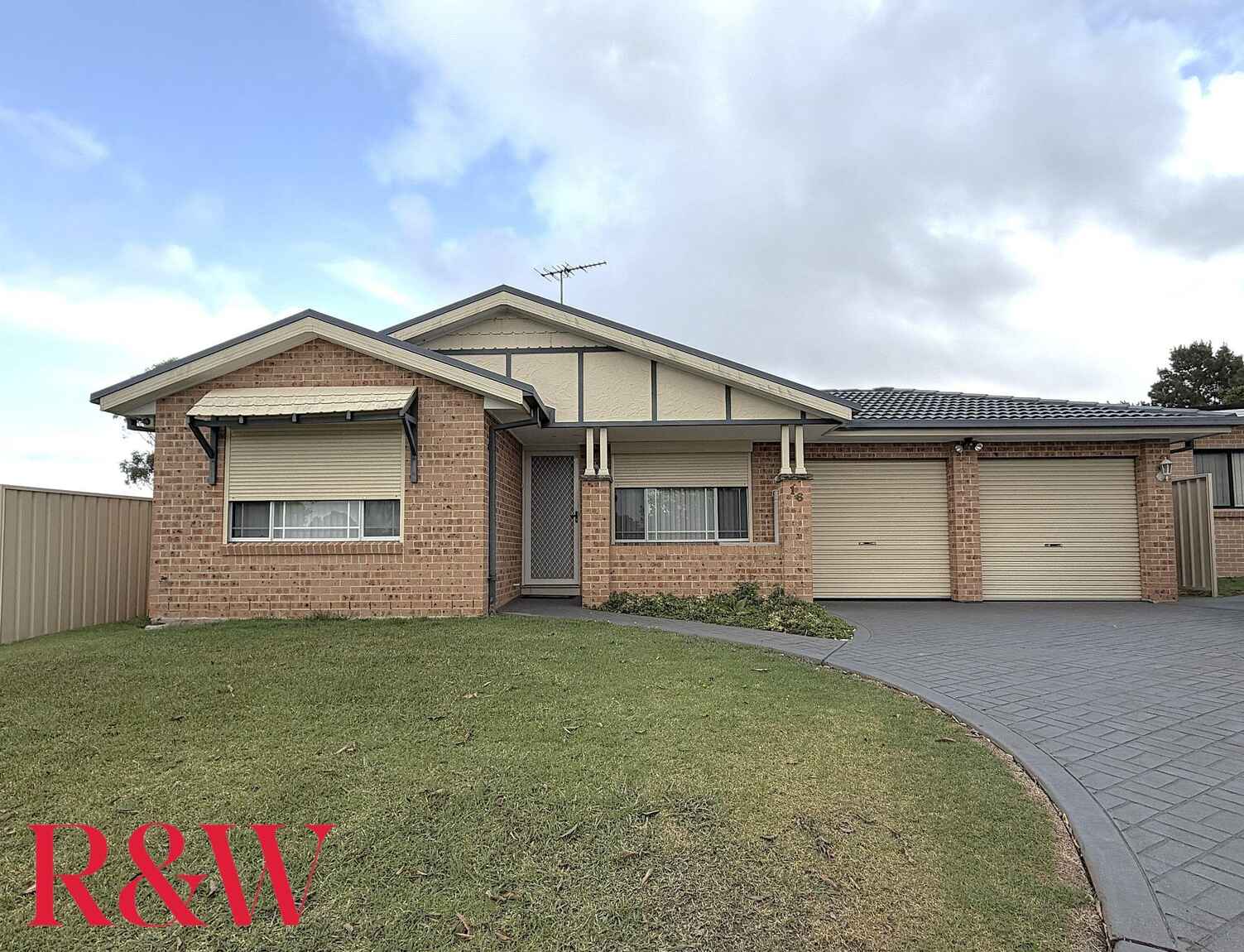 16 Woylie Place St Helens Park