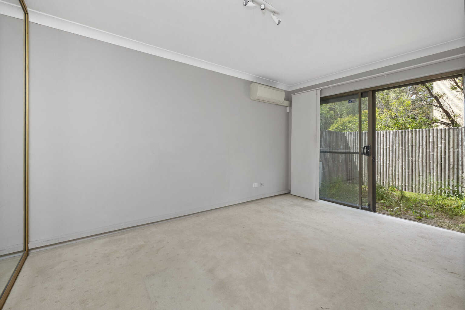 2/87 Flora Street Sutherland