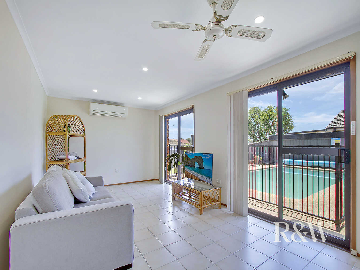 17 Eucumbene Place St Clair 17 Eucumbene Place St Clair