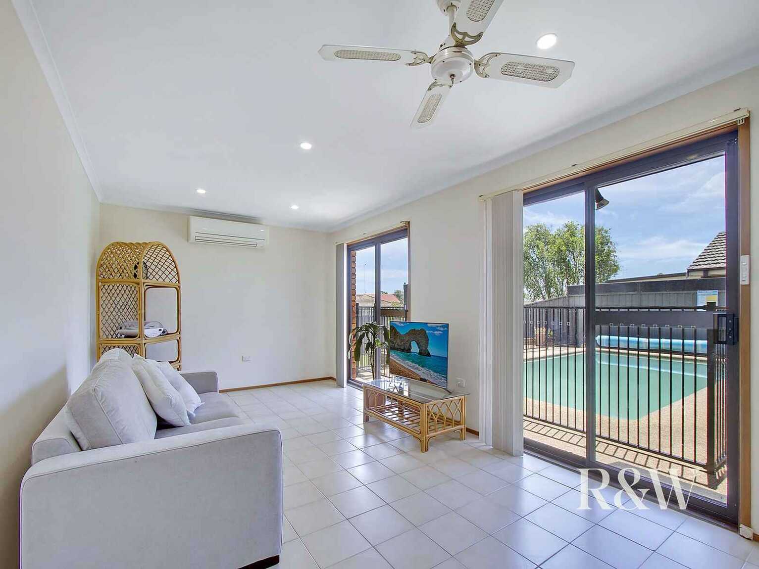 17 Eucumbene Place St Clair