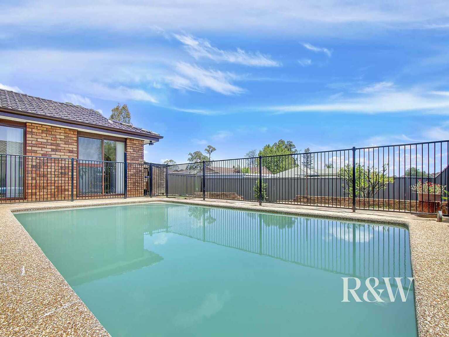 17 Eucumbene Place St Clair