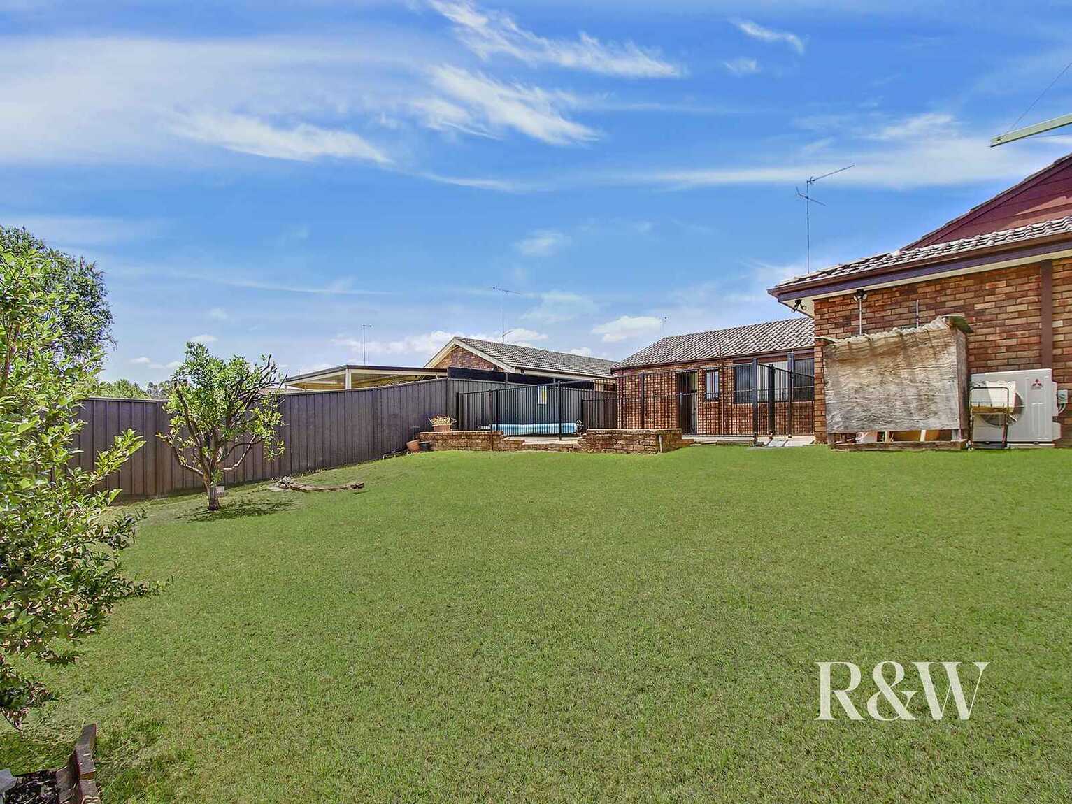 17 Eucumbene Place St Clair