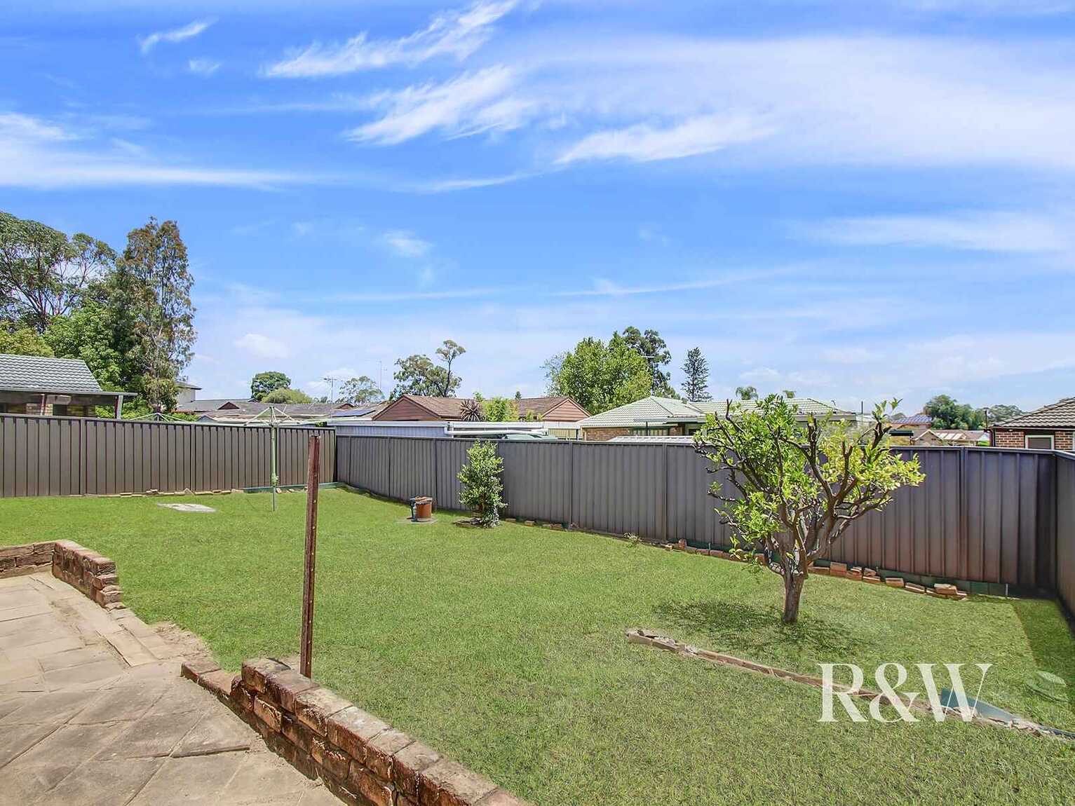17 Eucumbene Place St Clair