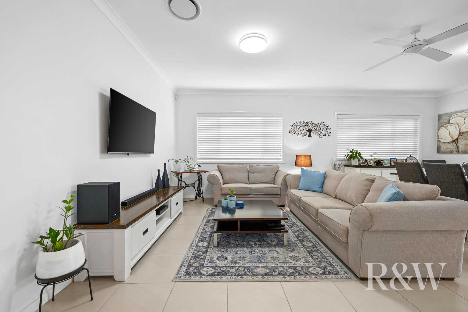 29 CLOVERHILL CRESCENT Gledswood Hills
