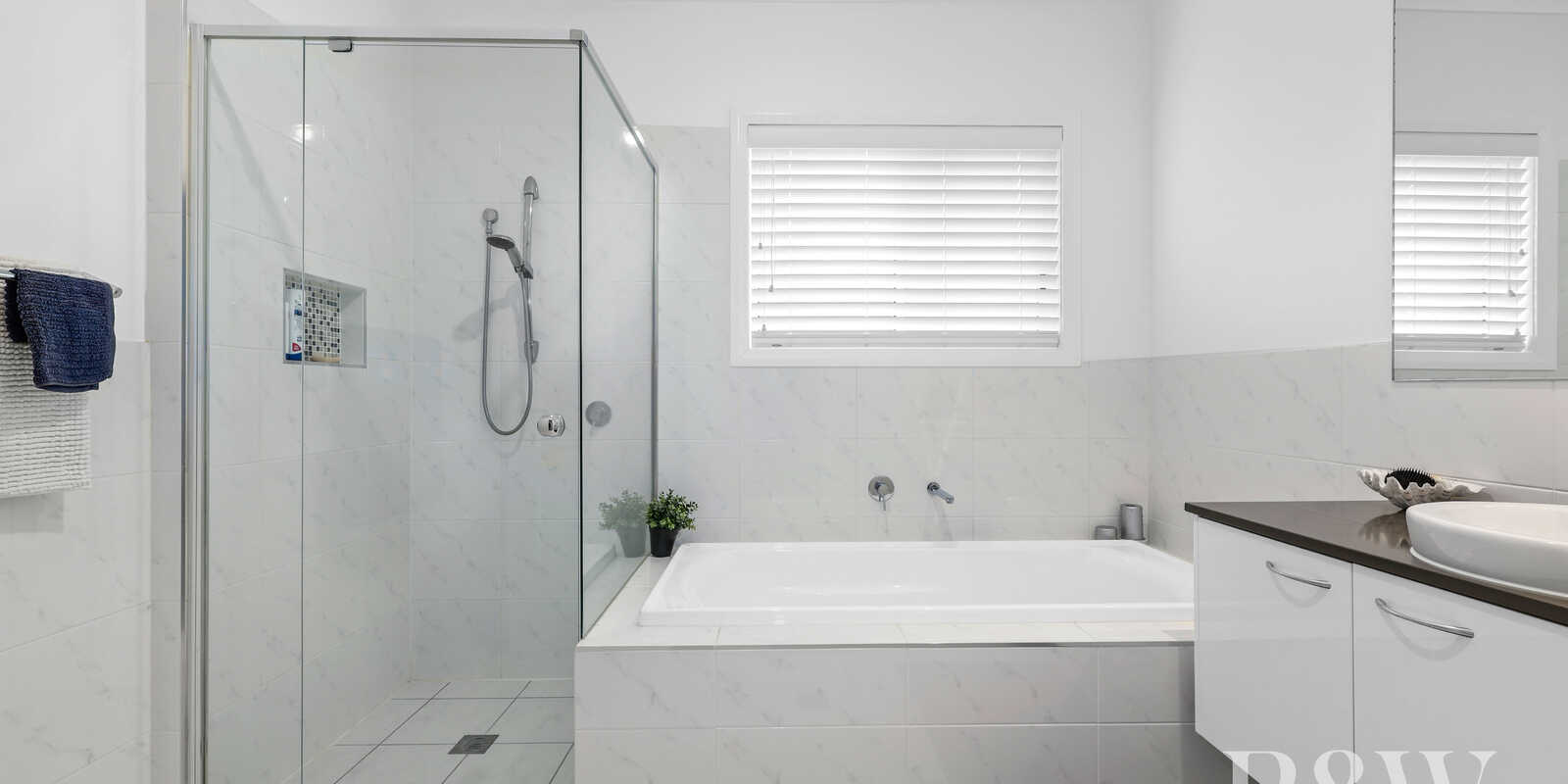 29 CLOVERHILL CRESCENT Gledswood Hills