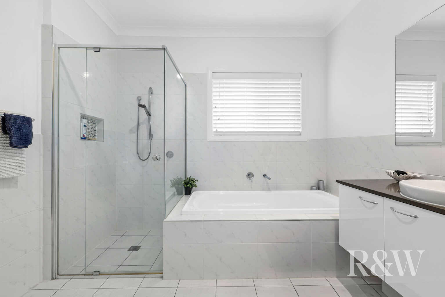 29 CLOVERHILL CRESCENT Gledswood Hills