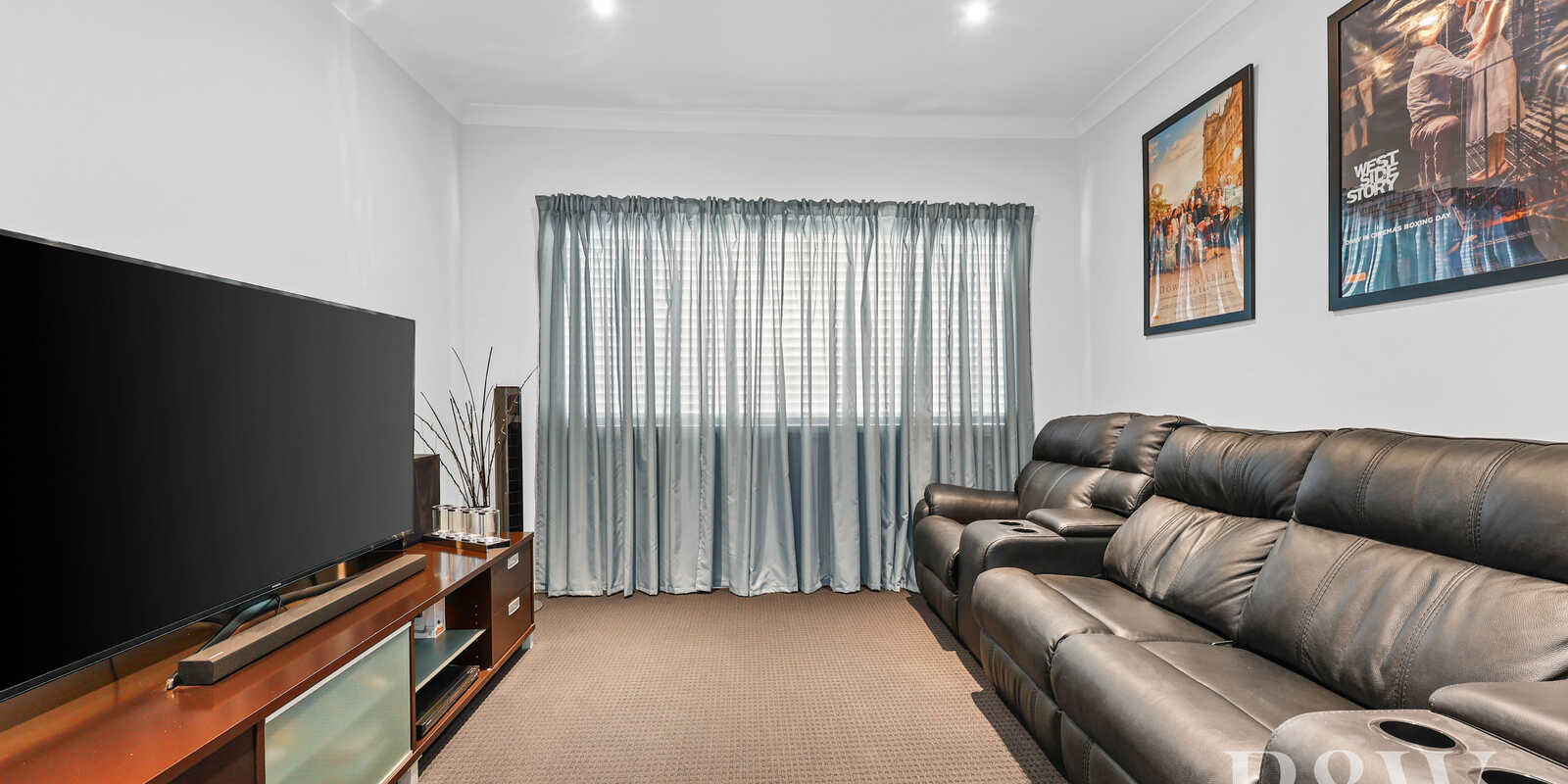 29 CLOVERHILL CRESCENT Gledswood Hills
