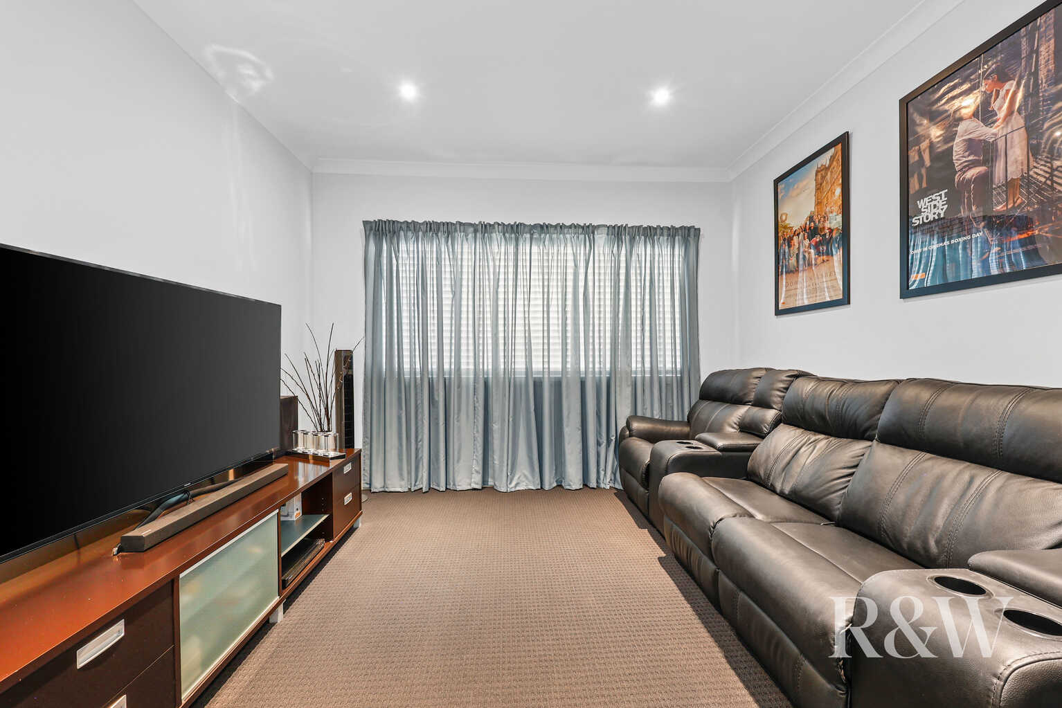 29 CLOVERHILL CRESCENT Gledswood Hills