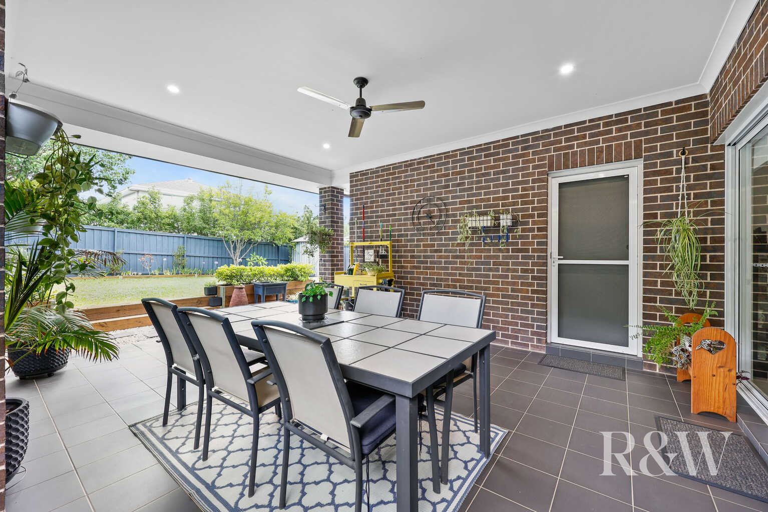 29 CLOVERHILL CRESCENT Gledswood Hills