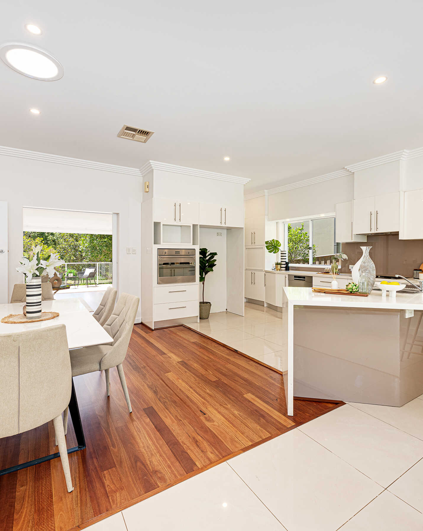 6 The Outpost, Northbridge - Thumbnail 6