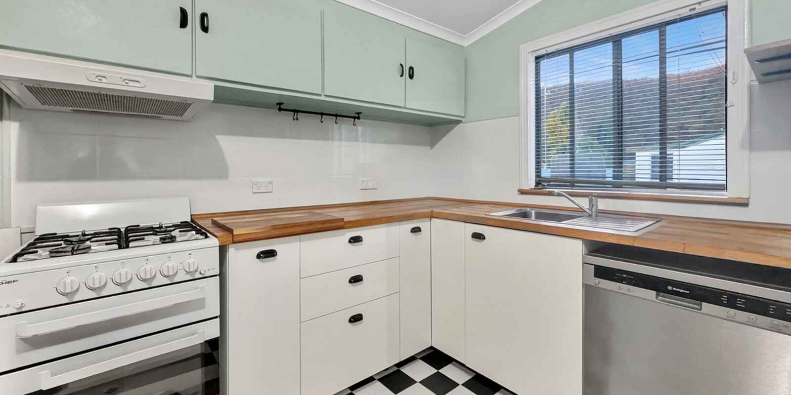 6 Fourth Street South Littleton Lithgow