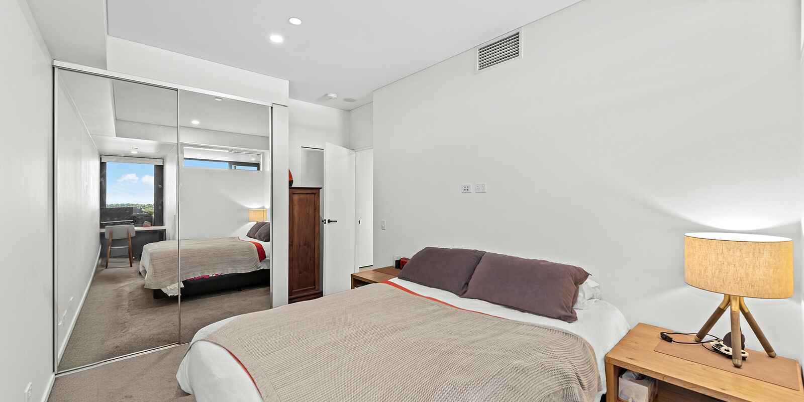 1705/62 Logan Road Woolloongabba 1705/62 Logan Road Woolloongabba