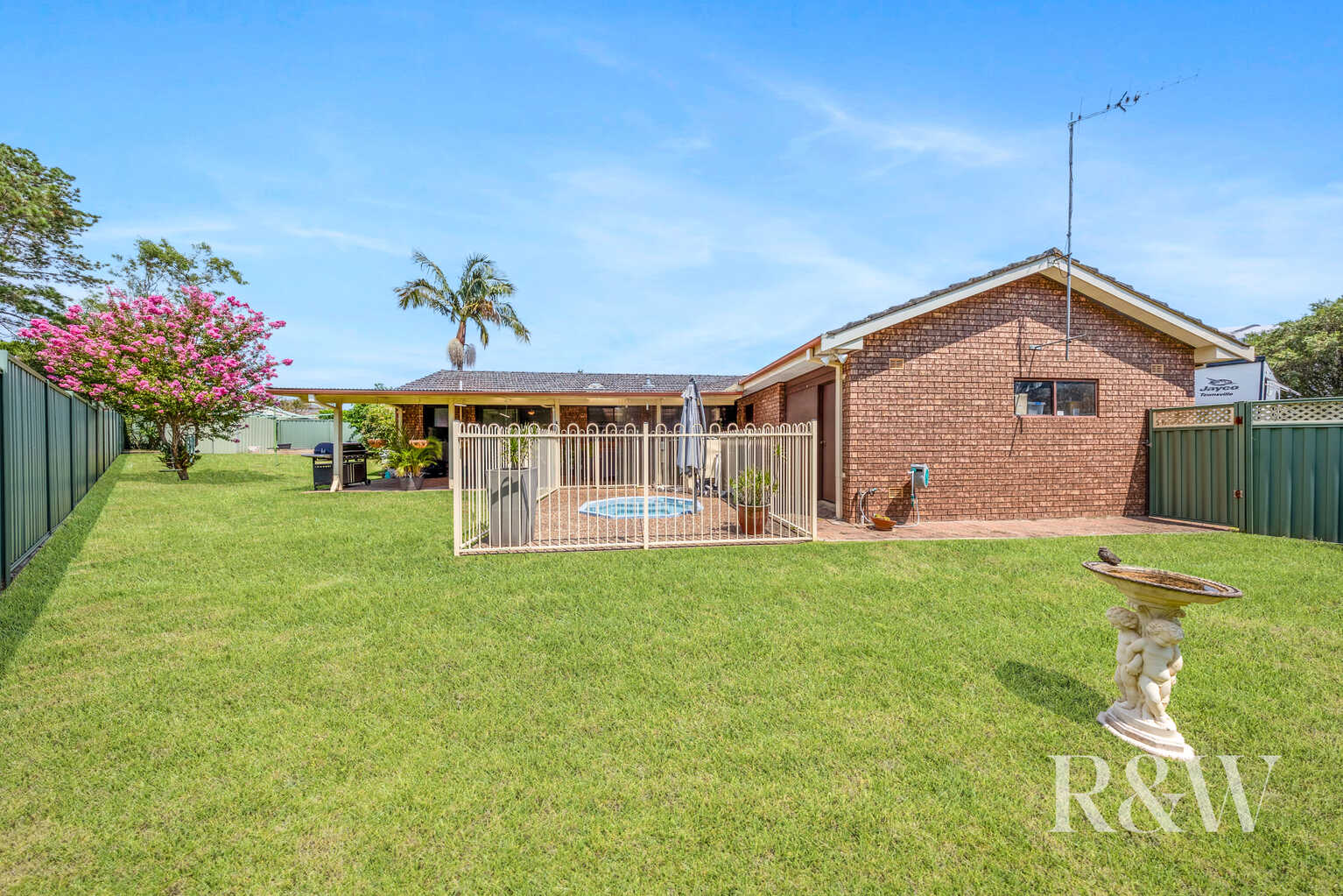 6 MONGON PLACE St Helens Park 6 MONGON PLACE St Helens Park