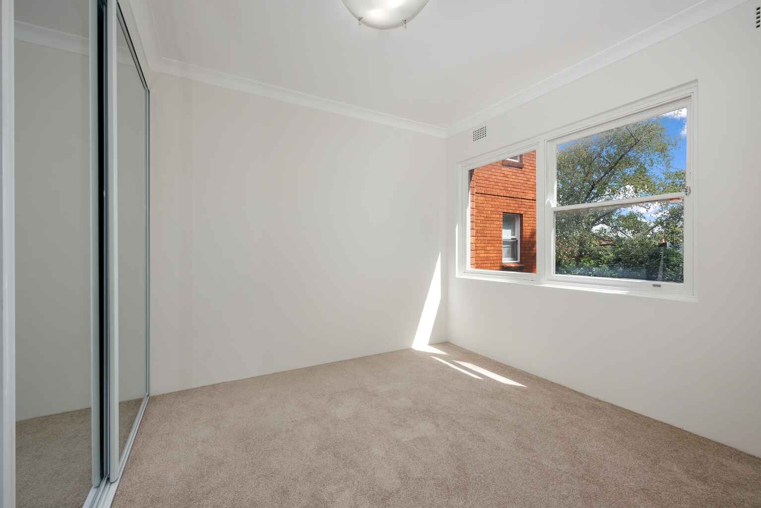 8/16 Mckye Street Waverton