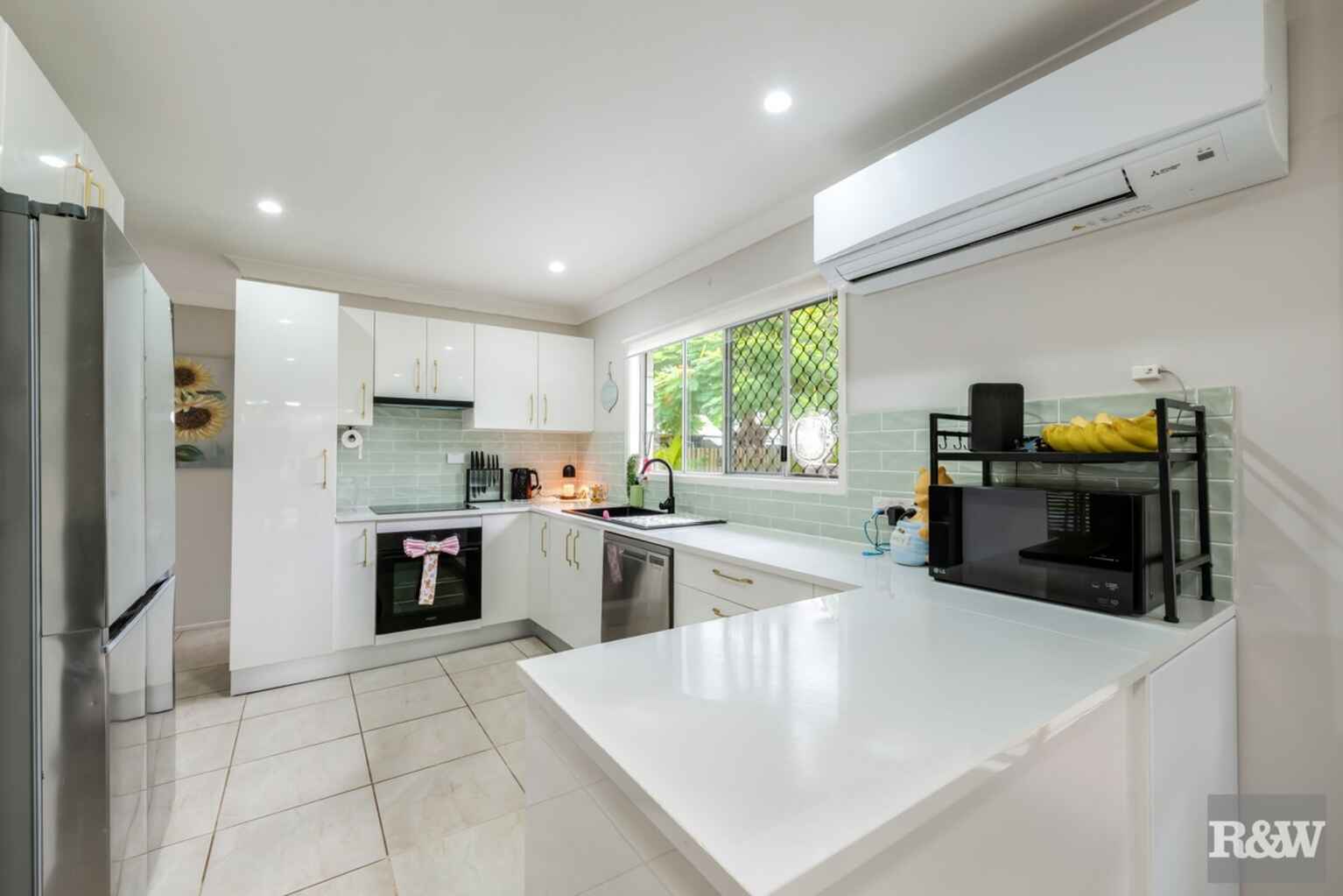 30 SUNSET Drive Thabeban 30 SUNSET Drive Thabeban