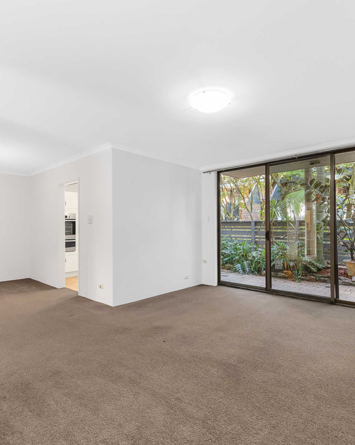 10/2 Rodborough Avenue Crows Nest, Nest - Thumbnail 2