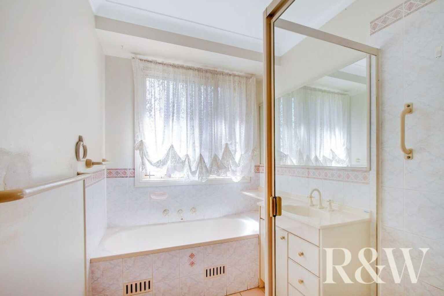 5 Shamrock Court St Clair