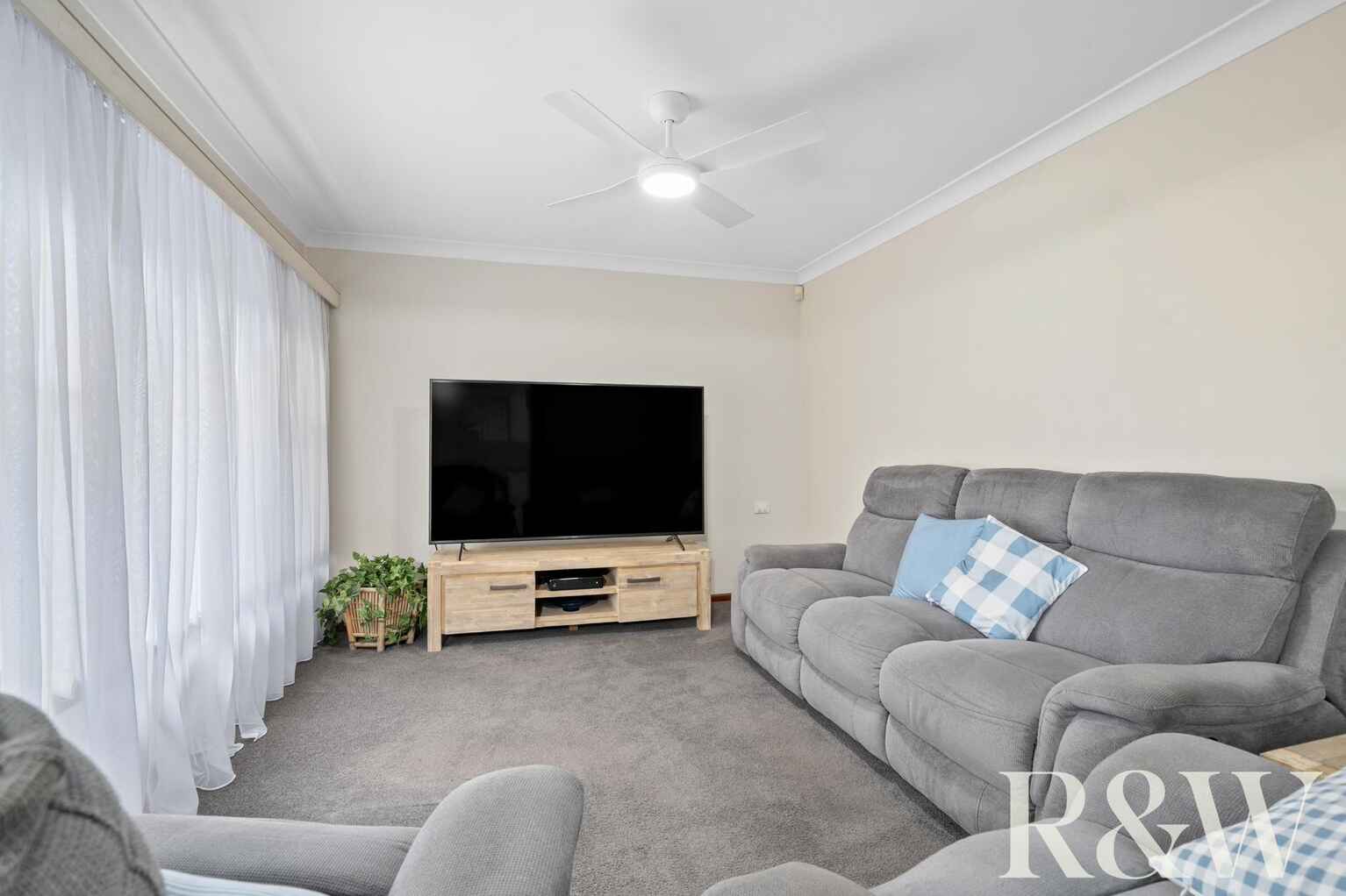 19 Melanesia Avenue Lethbridge Park