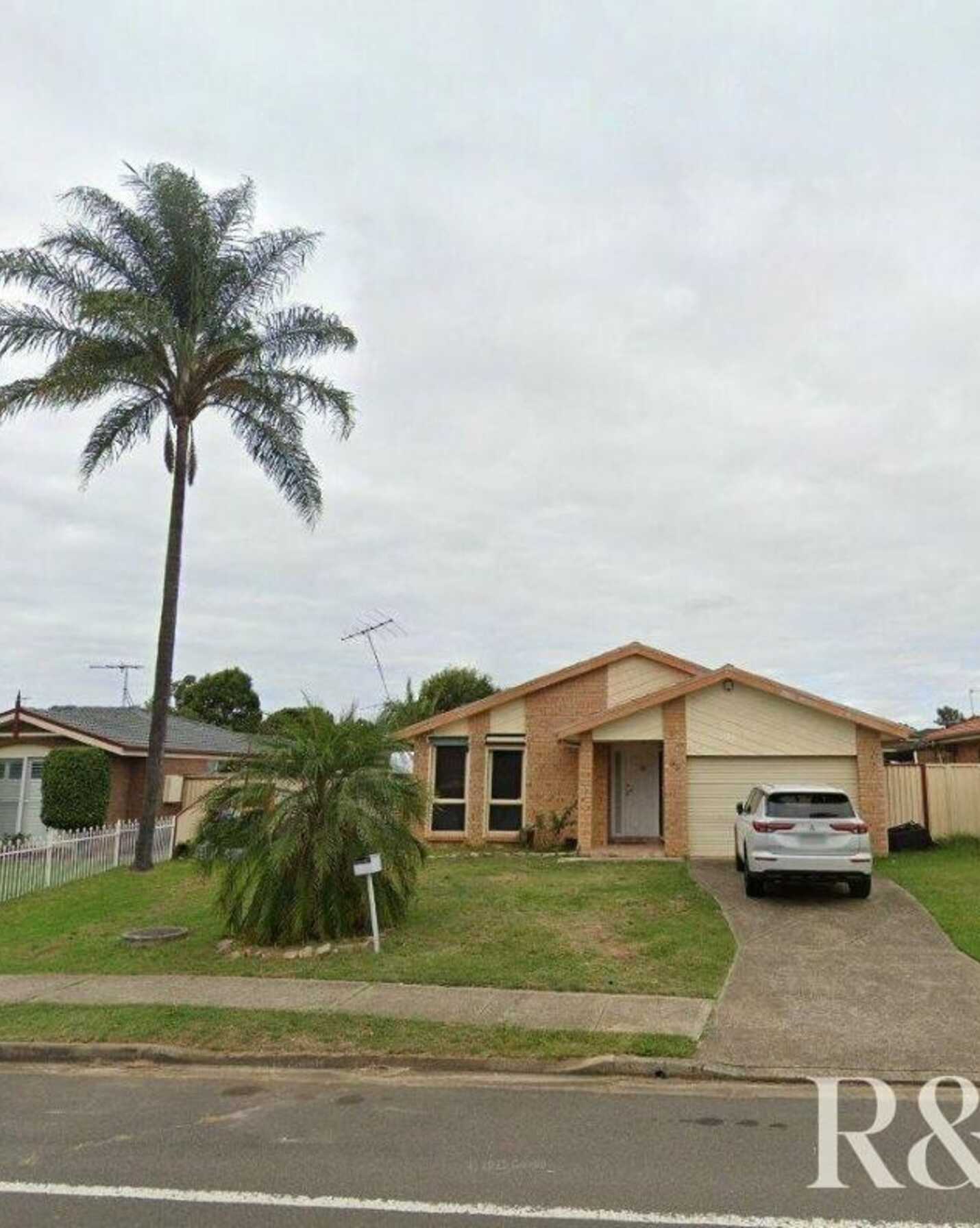 99 Explorers Way St Clair