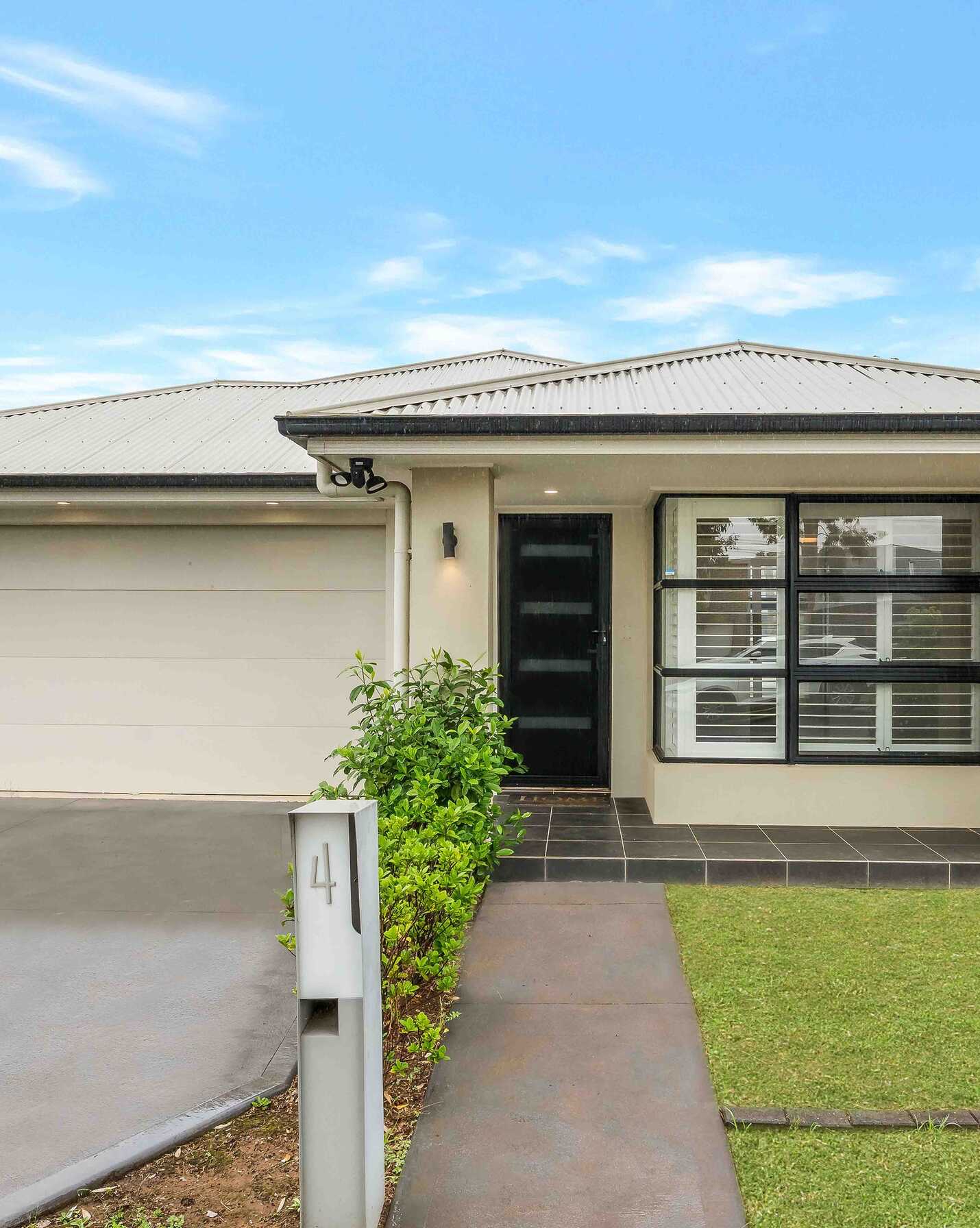 4 Lance Street Jordan Springs, Springs - Image 1