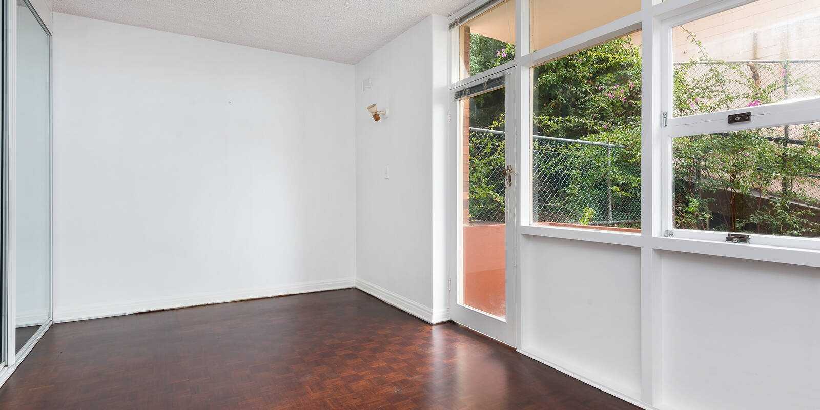 2/59 Whaling Road North Sydney