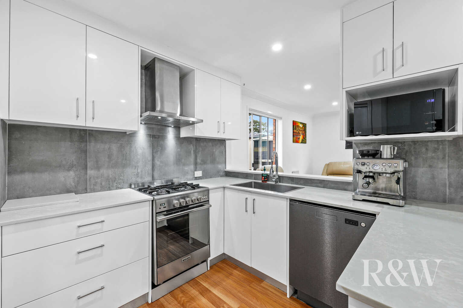 50 DOWNES CRESCENT Currans Hill 50 DOWNES CRESCENT Currans Hill