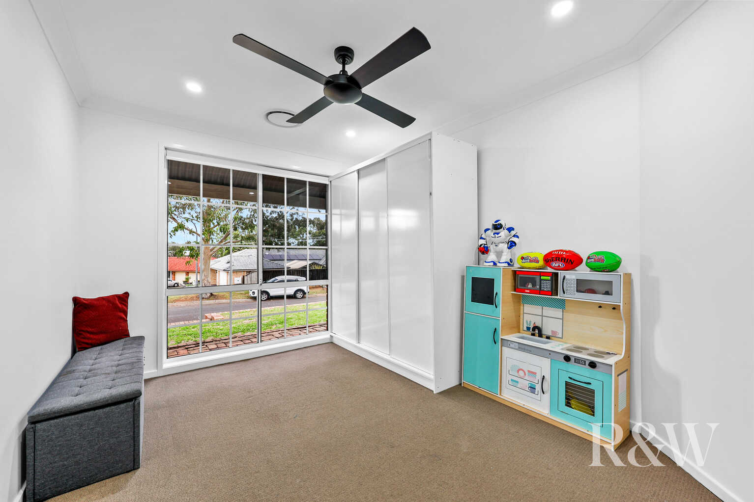 50 DOWNES CRESCENT Currans Hill 50 DOWNES CRESCENT Currans Hill