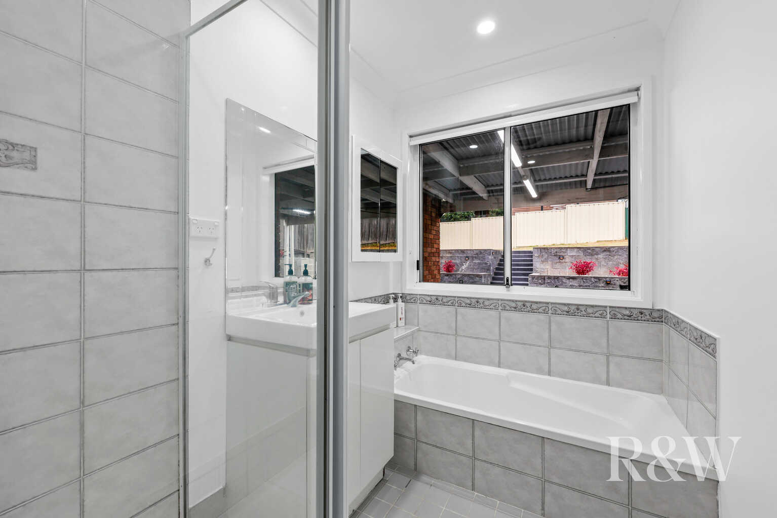 50 DOWNES CRESCENT Currans Hill 50 DOWNES CRESCENT Currans Hill