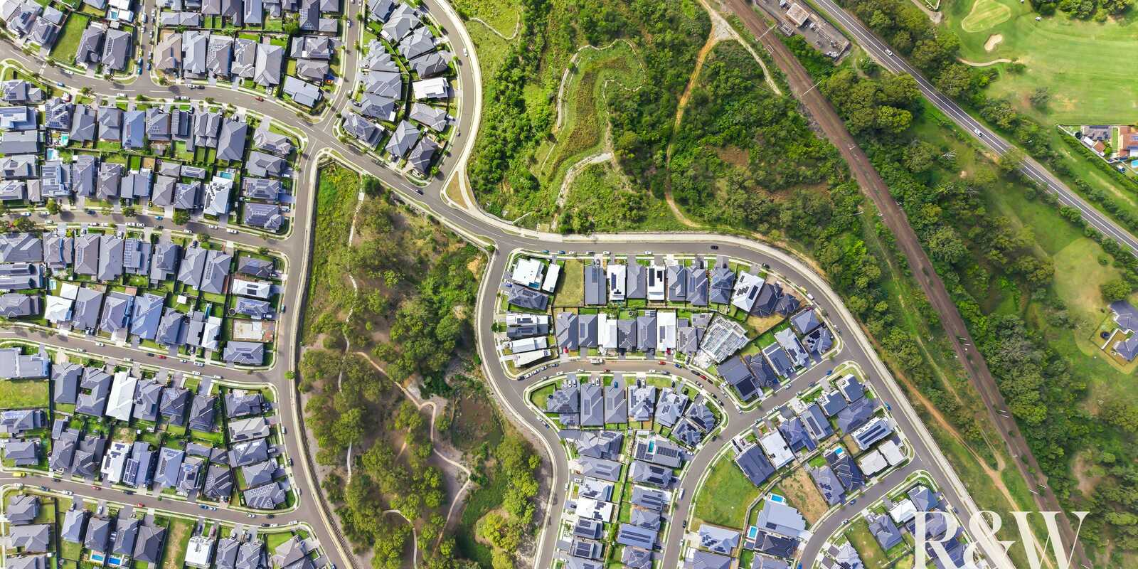 4 FIELDHOUSE CIRCUIT Campbelltown 4 FIELDHOUSE CIRCUIT Campbelltown