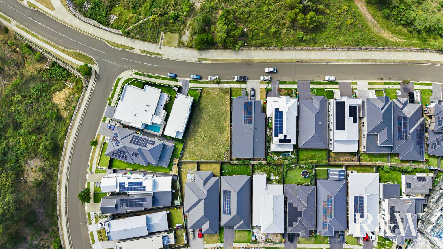 4 FIELDHOUSE CIRCUIT Campbelltown 4 FIELDHOUSE CIRCUIT Campbelltown