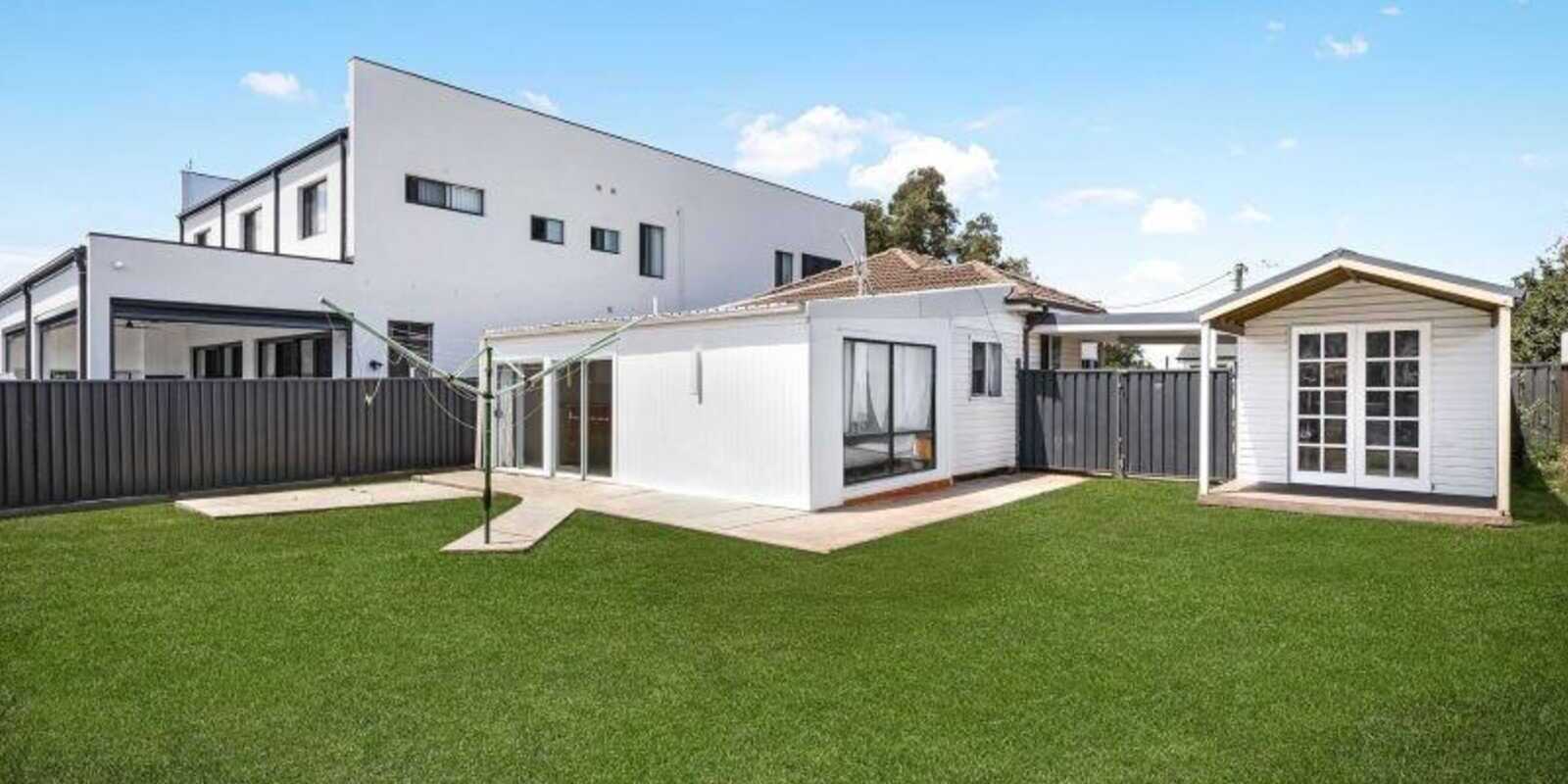 16 Dan Crescent Colyton