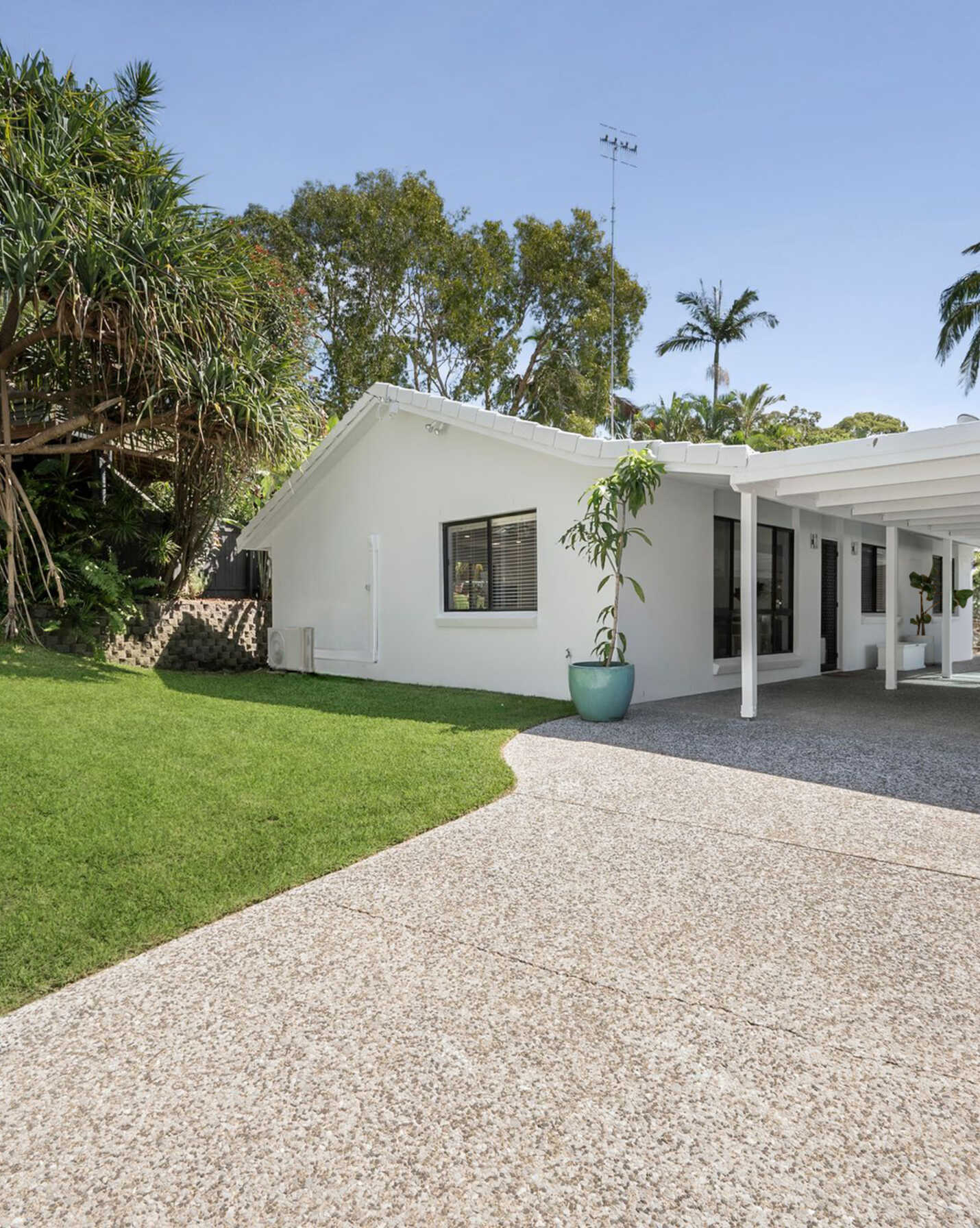6 Camille Court Mount Coolum, Coolum - Thumbnail 2