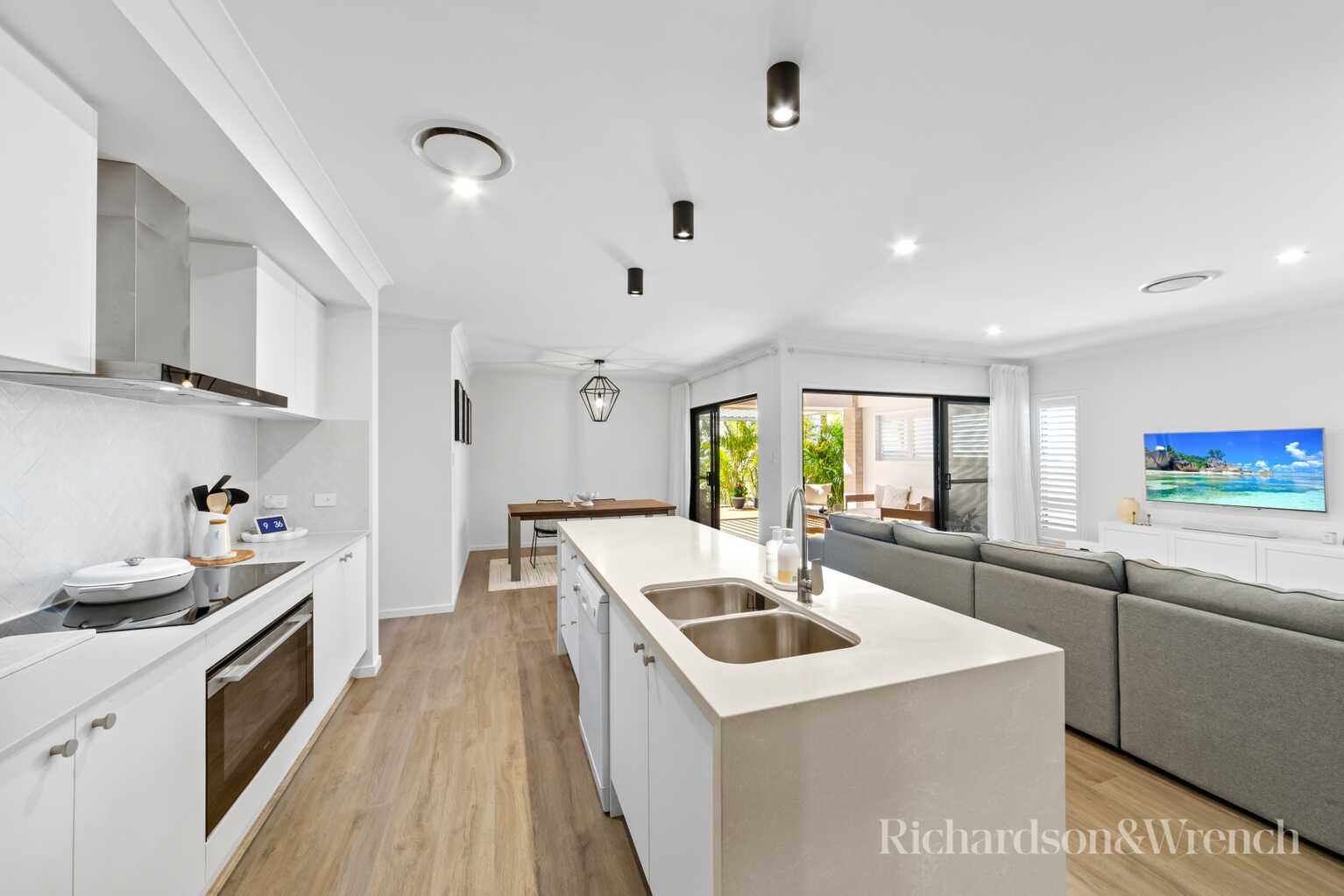 26 Davis Street Booker Bay 26 Davis Street Booker Bay