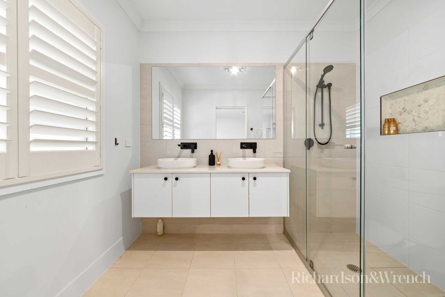 26 Davis Street Booker Bay 26 Davis Street Booker Bay