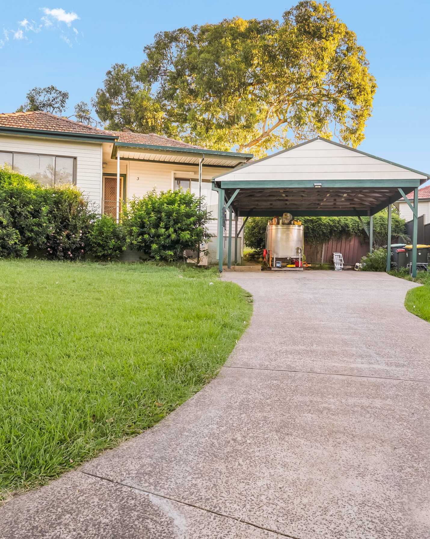 3 LACHLAN PLACE Campbelltown, Campbelltown - Image 1