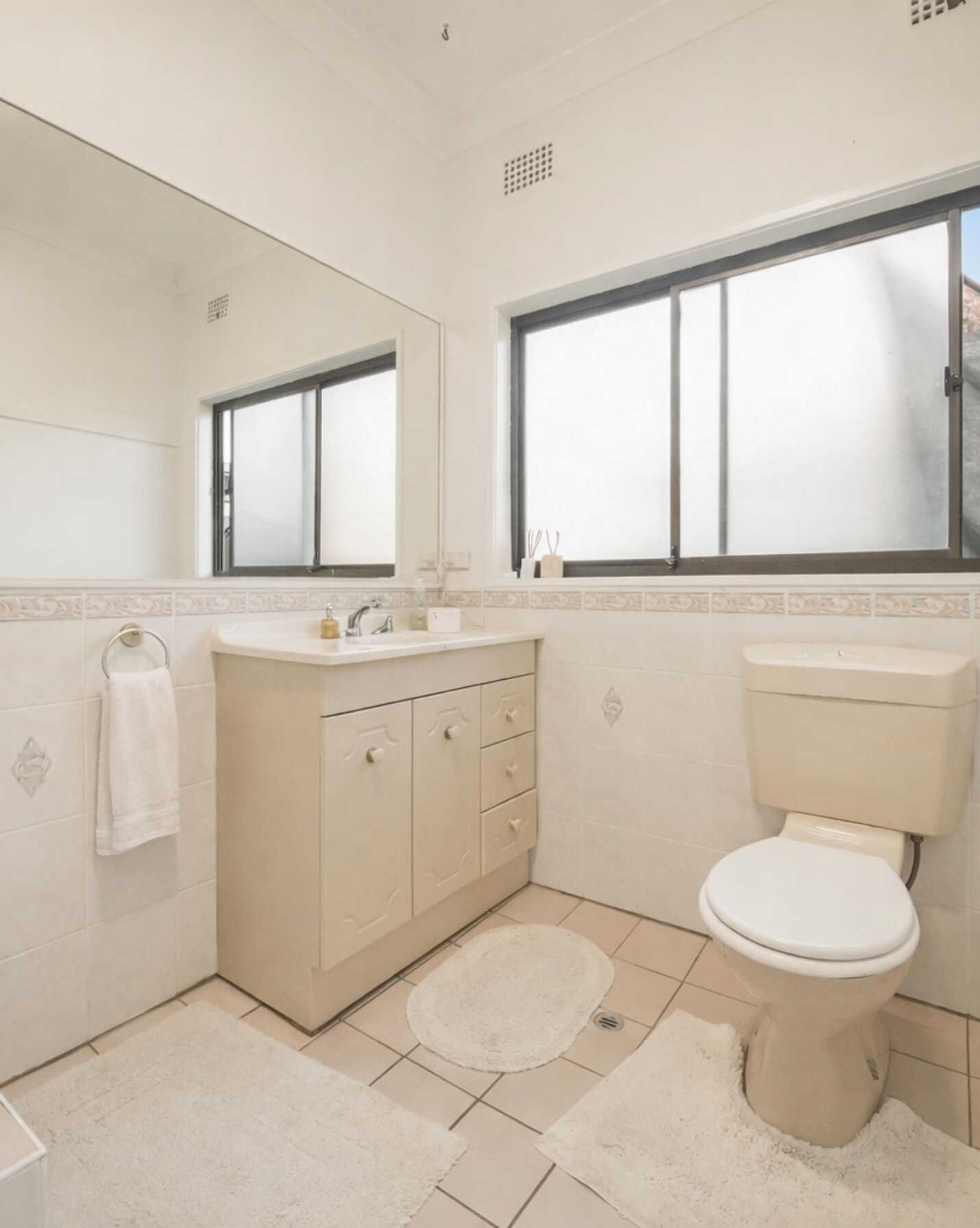 3 LACHLAN PLACE Campbelltown, Campbelltown - Thumbnail 8