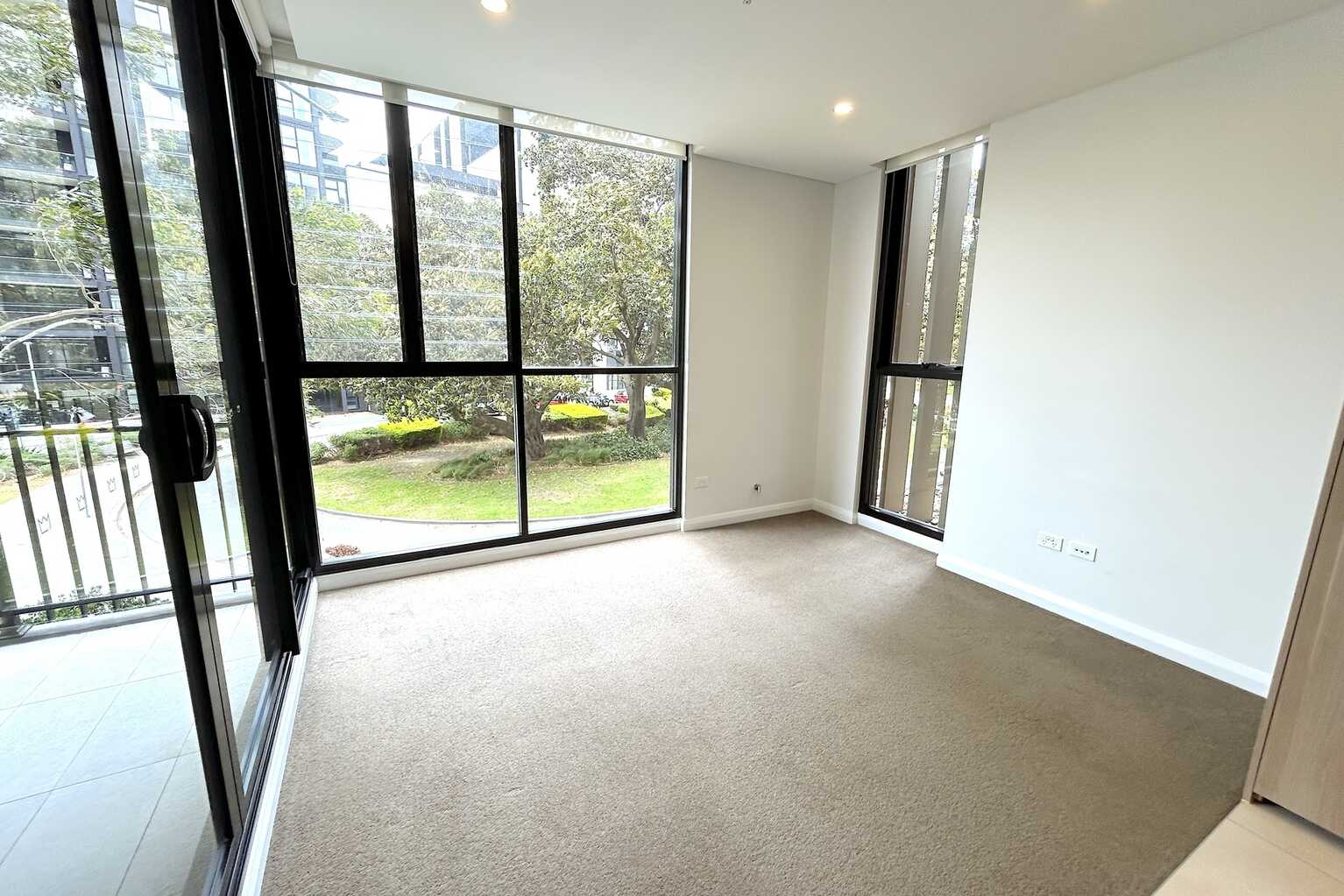 104/7 Maple Tree Road Westmead