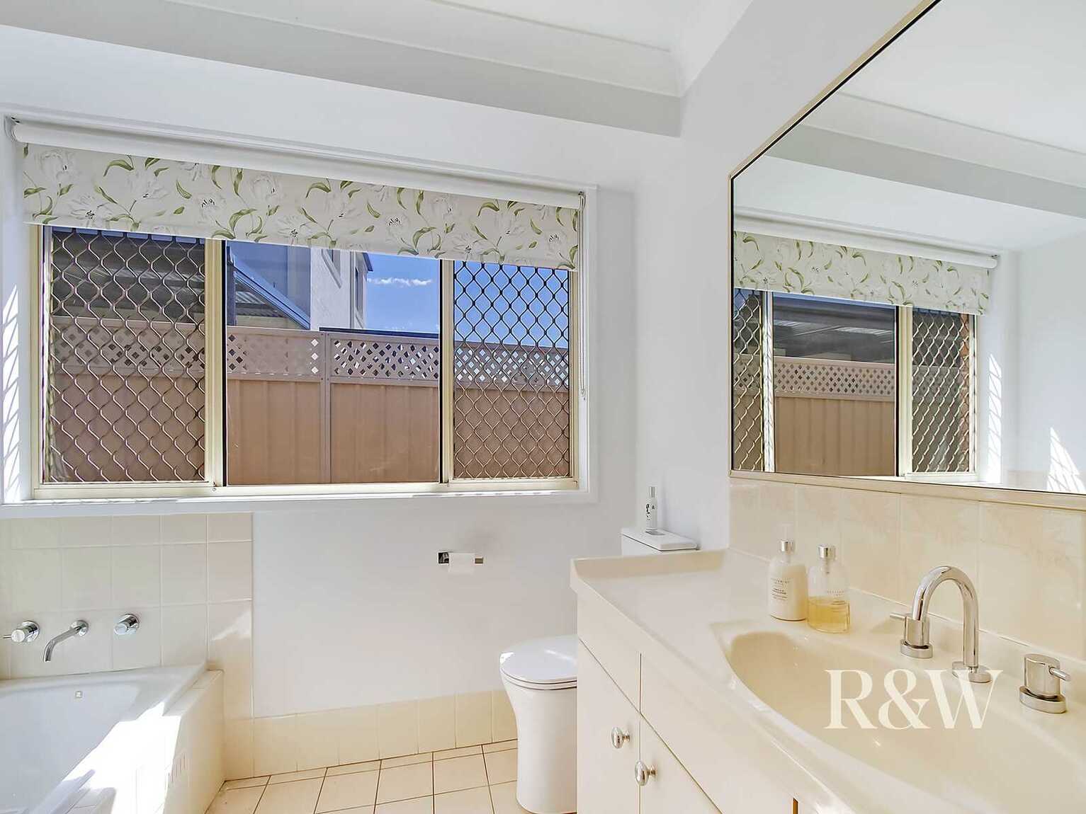 122 Explorers Way St Clair 122 Explorers Way St Clair
