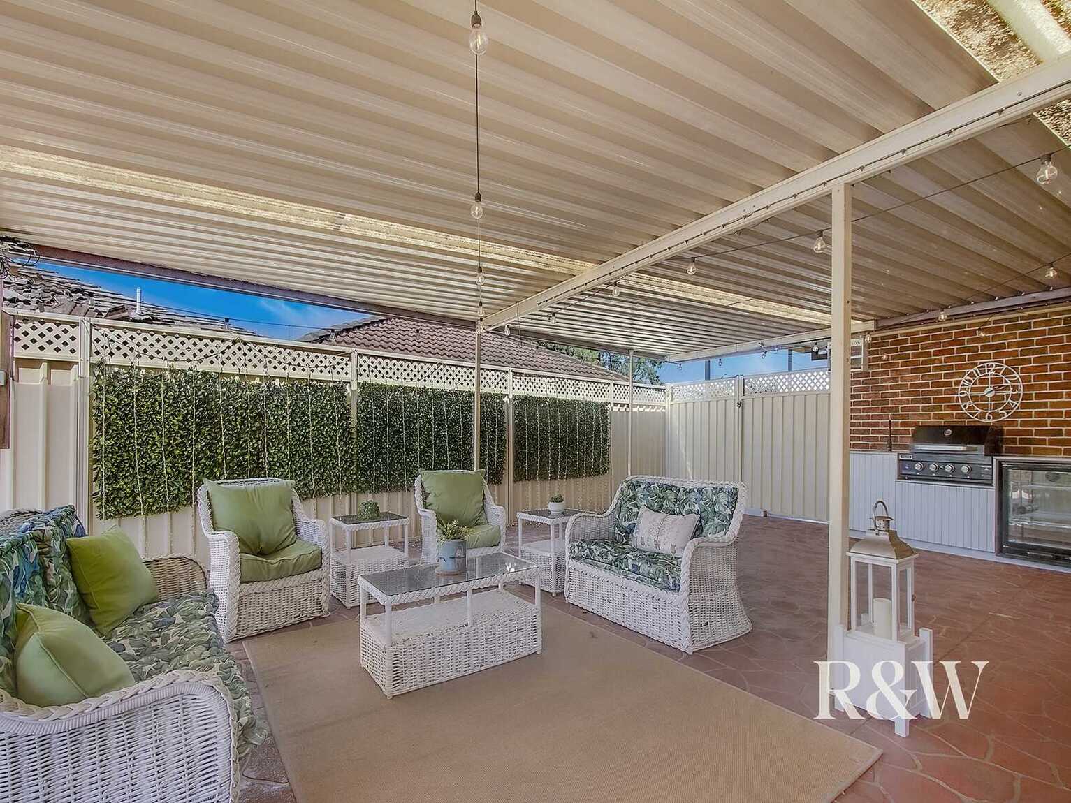 122 Explorers Way St Clair 122 Explorers Way St Clair