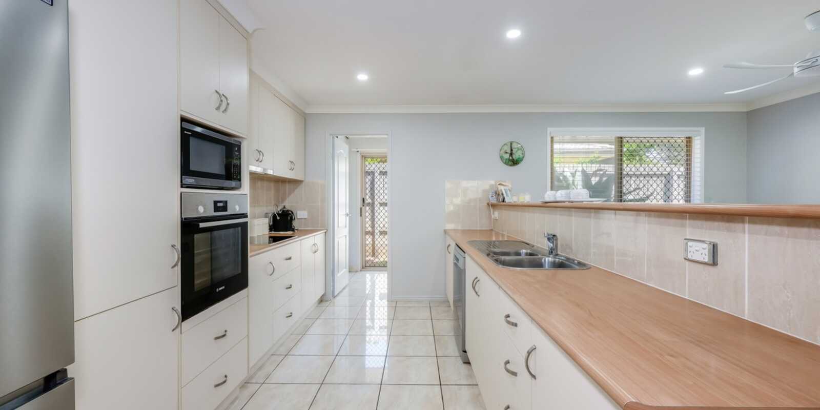 15 McCallum Close Coral Cove