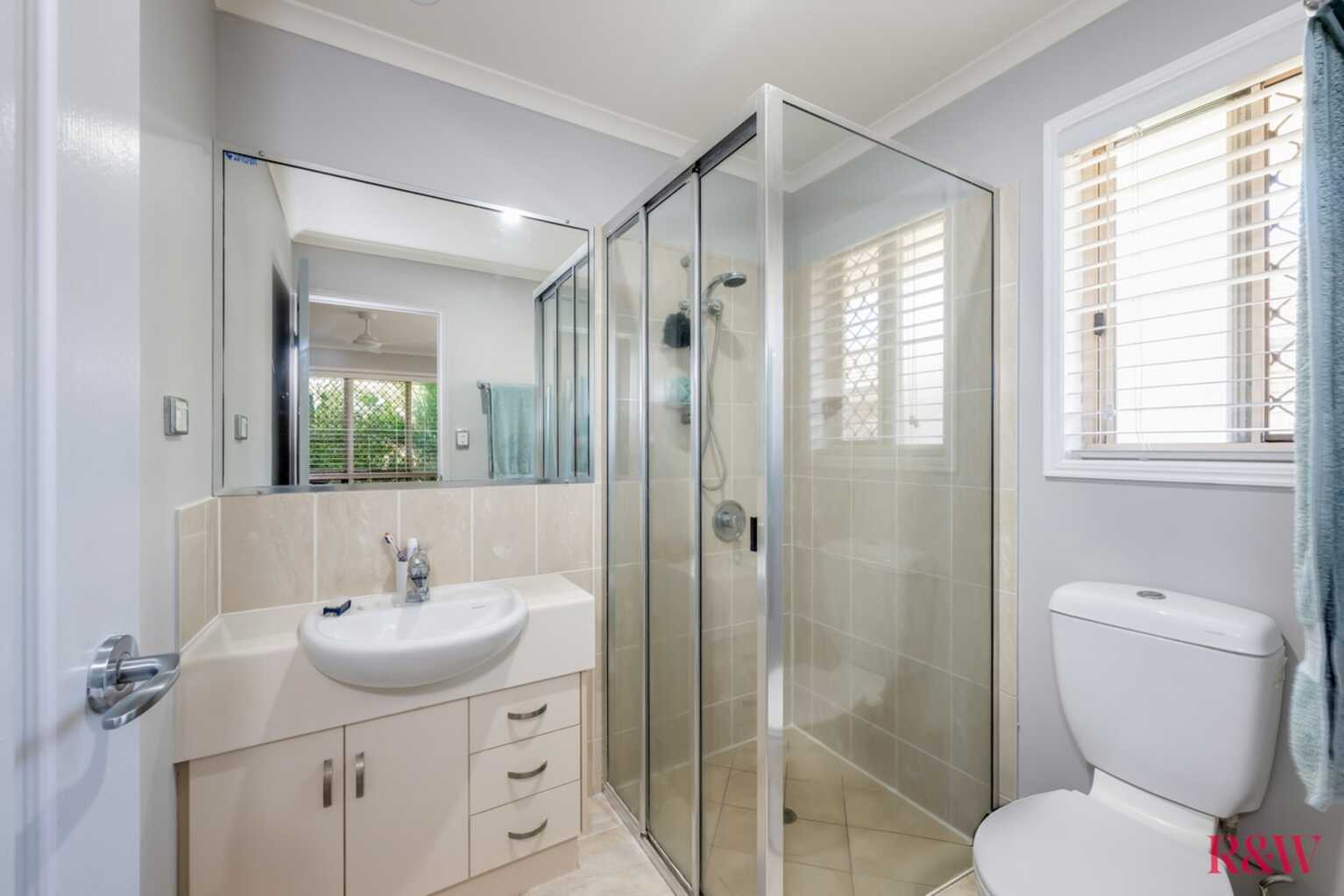 15 McCallum Close Coral Cove