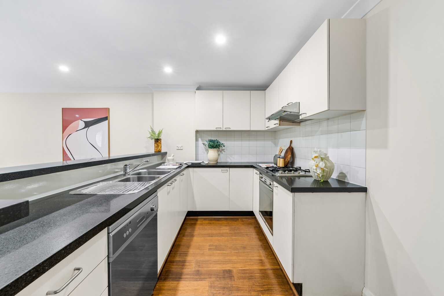 5/2 Kensington Mews Waterloo