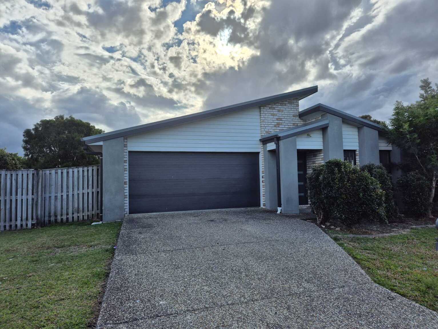 7 Dear Place Bellmere