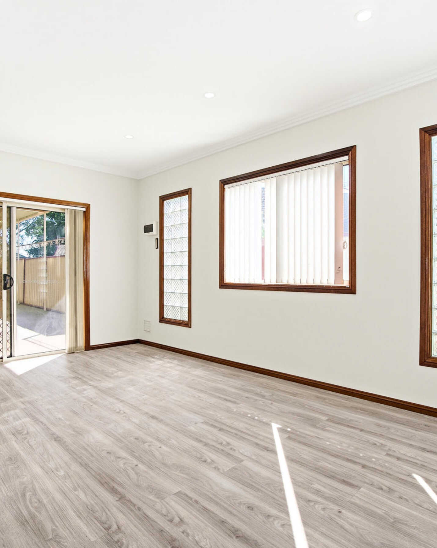 11 Vincent, Crescent Canley Vale, Vale - Thumbnail 2