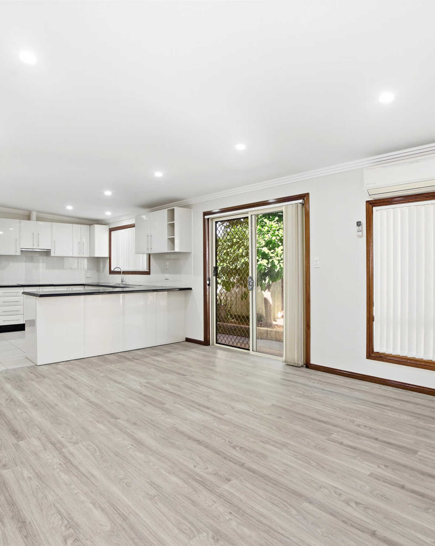 11 Vincent, Crescent Canley Vale, Vale - Thumbnail 3