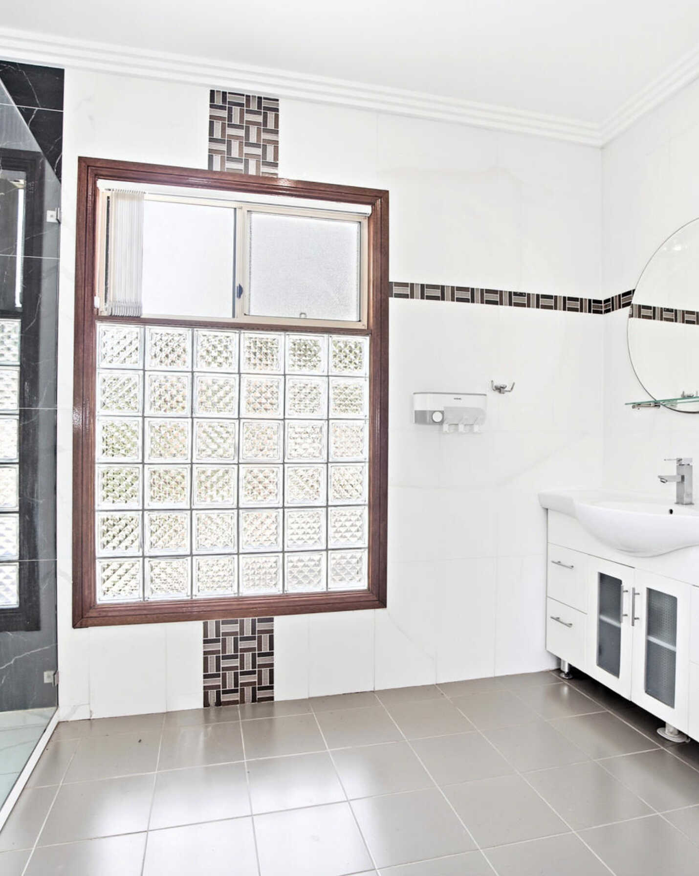 11 Vincent, Crescent Canley Vale, Vale - Thumbnail 6