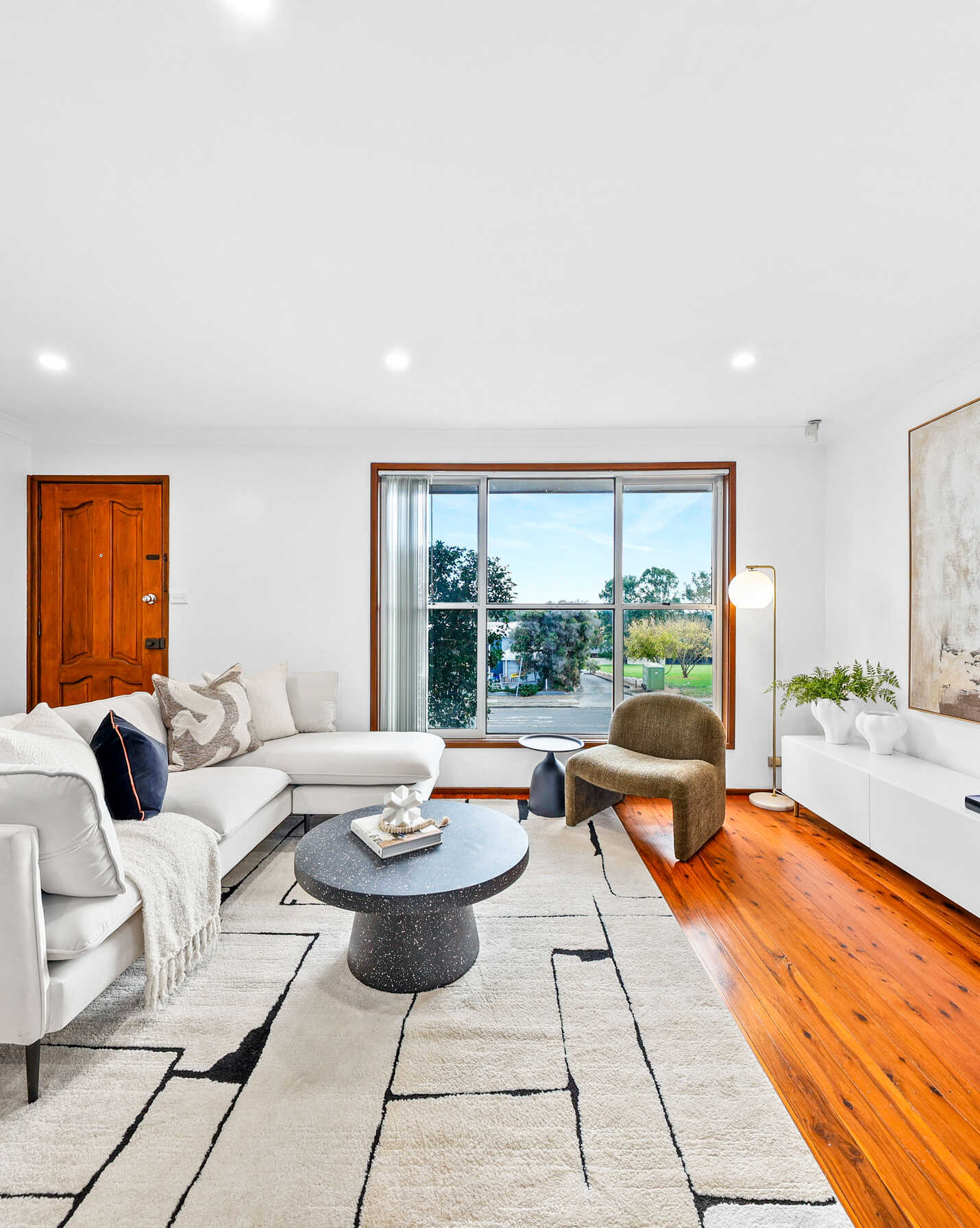 22 Lagonda Drive Ingleburn, Ingleburn - Thumbnail 2